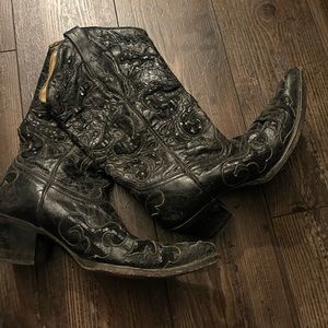 Corral cowboys boots
